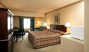 Travelodge By Wyndham Ottawa West Hotel