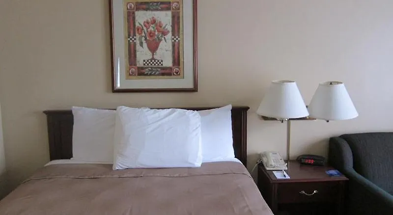 Travelodge By Wyndham Ottawa West