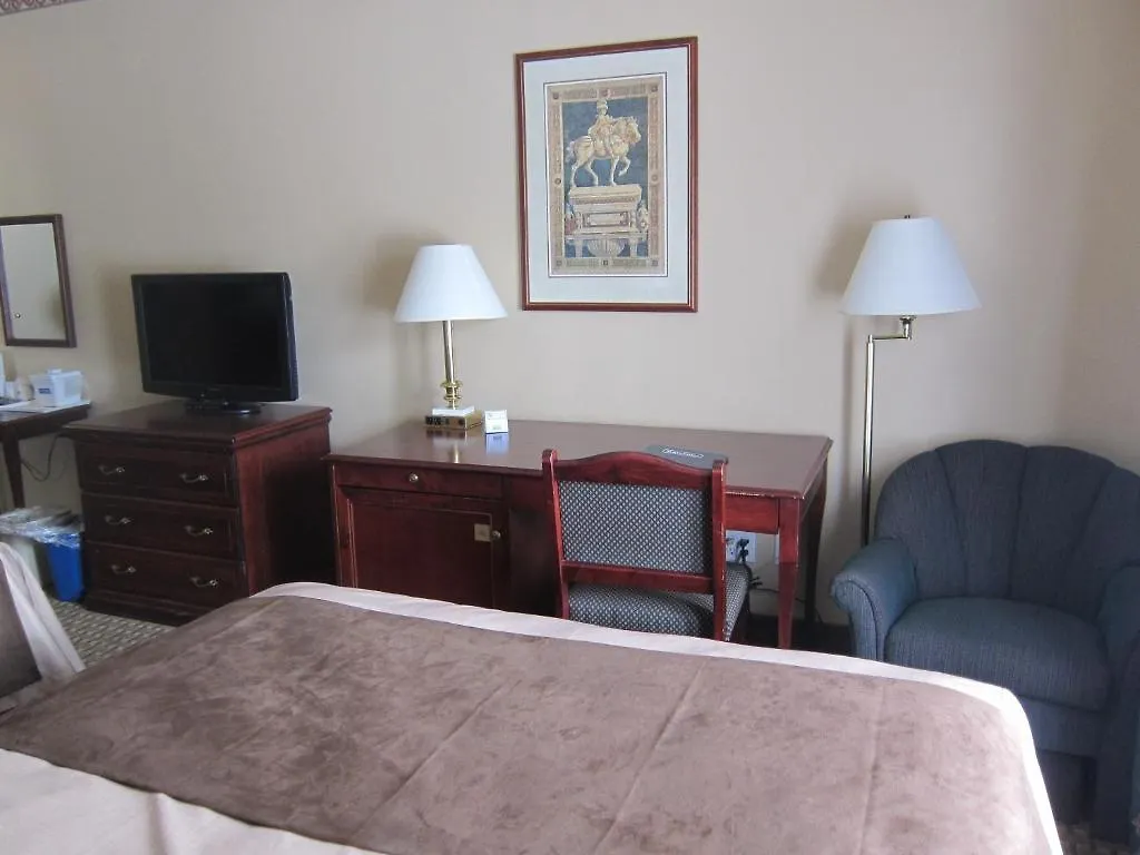 Travelodge By Wyndham Ottawa West 3*,