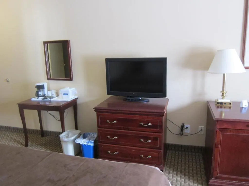 Travelodge By Wyndham Ottawa West Hotel