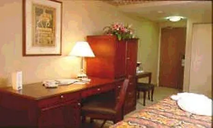 Travelodge By Wyndham Ottawa West Hotel